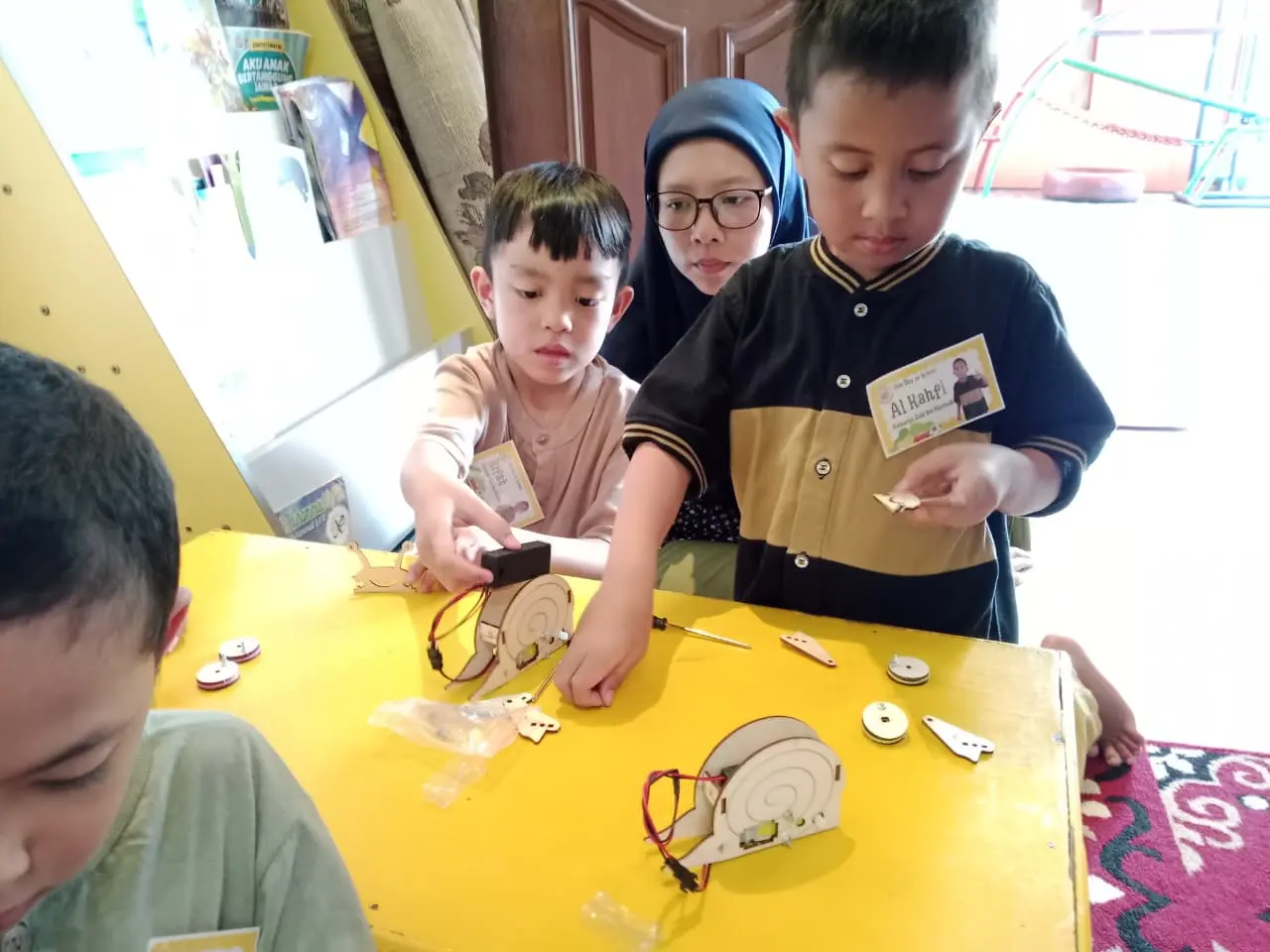 Anak TK belajar teknologi melalui coding robotik